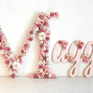 Letrero con nombre y flor de rosa polvorienta, personalizado, nombre de pared de rosa polvorienta, letra de flor de rosa polvorienta, decoración de guardería de rosa polvorienta, arte de pared personalizado