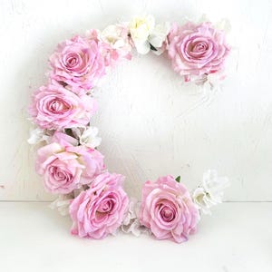 Grande letra floral, letra floral, inicial floral, letra floral personalizada, decoração caprichosa para berçário, letra de flor de seda, letra de madeira