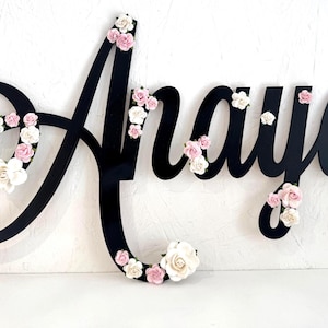 Arte de parede preta, decoração de berçário preto, placa de nome de berçário preto, nome de berçário preto, nome de menina personalizado de parede, arte de parede grande, placa de nome de madeira
