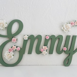 Personalized Wooden Name Sign with Flowers – Girls Nursery Wall Decor – Custom Baby Name Sign – Floral Kids Room Art – Baby Shower Gift Idea