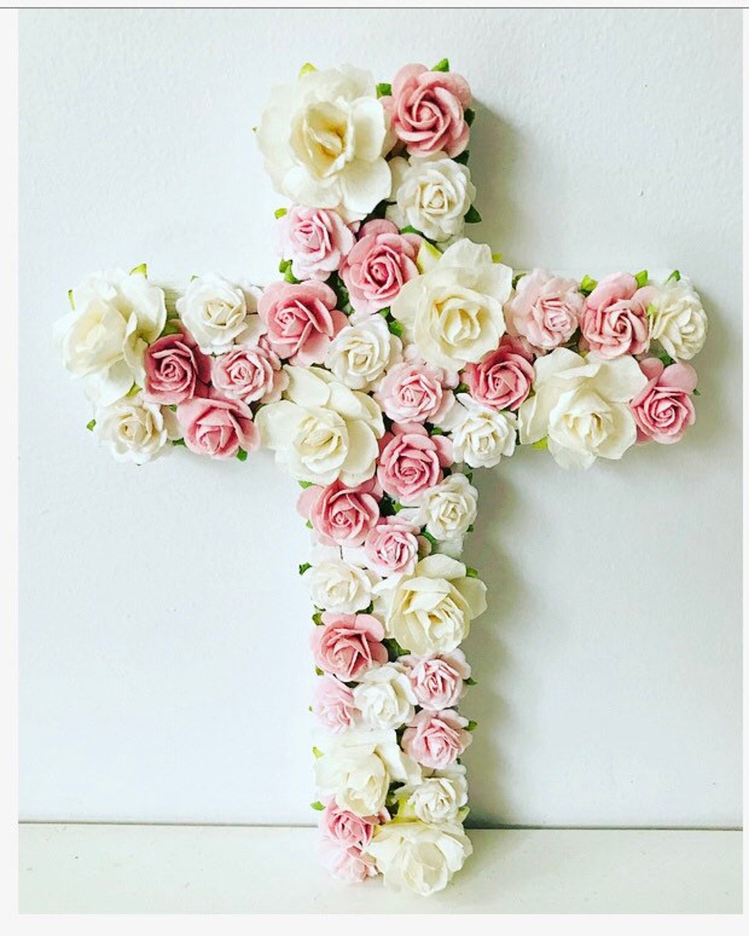 Kigley 12 Pcs Standing Wooden Cross 3 Style Wood Crosses for Crafts with  Bases 24 White Roses Artificial Flowers with Leaf First Communion Baptism