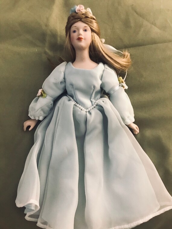 Vintage 10 Avon Fairy Tale Collectible Cinderella Porcelain Doll
