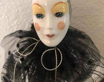 ヴィンテージでコレクター向けのハーレクインミニチュア磁器の顔と手と