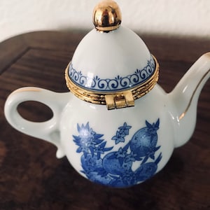 Porslinsskrin för tekanna, gångjärnsförsedd vattenkokare med blå blommor