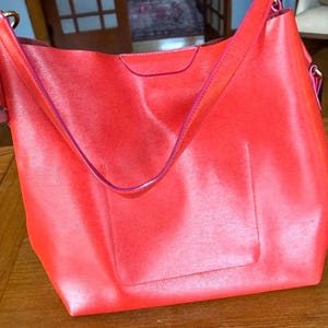 Vintage Discontinued RALPH LAUREN leather red shoulder handbag.