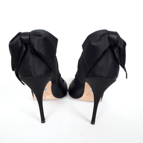 Buffalo London black satin pumps high heels with big bow on the back size 40 EU 9 US Buffalo London black satin pumps high heels with big bow on the back size 40 EU 9 US
