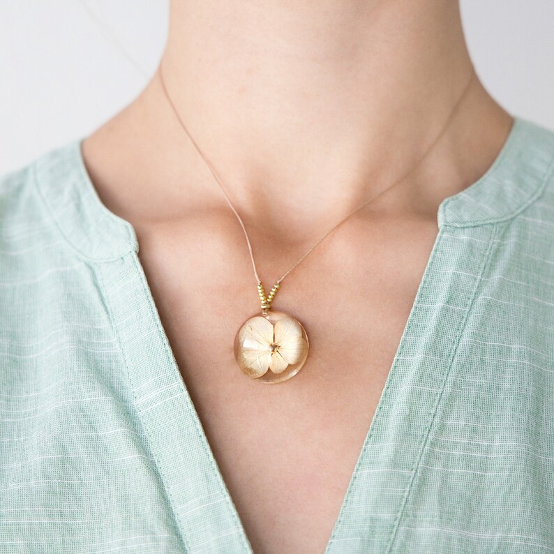 Flower charm necklace Pressed flower necklace Terrarium necklace White Hydrangea Necklace Flower jewelry Flower jewellery