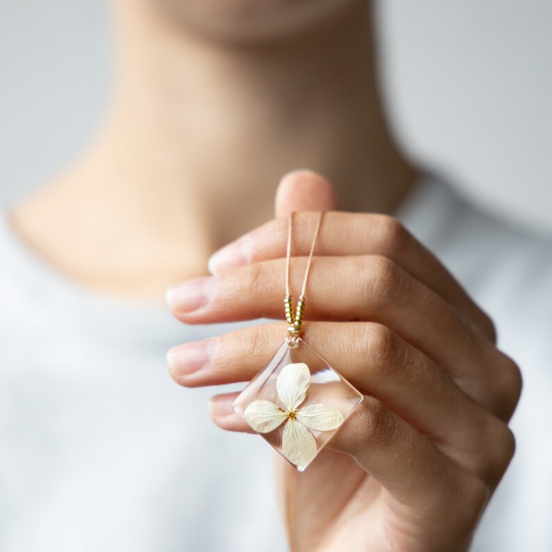 Flower jewelry Terrarium necklace Flower jewellery Flower charm necklace Pressed flower necklace White Hortensia Necklace