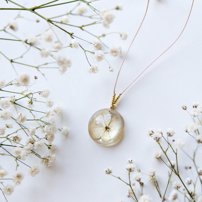 Flower charm necklace Pressed flower necklace Terrarium necklace White Hydrangea Necklace Flower jewelry Flower jewellery