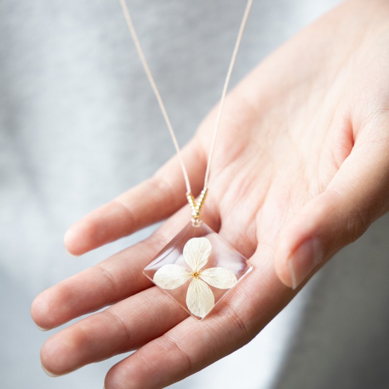 Flower jewelry Terrarium necklace Flower jewellery Flower charm necklace Pressed flower necklace White Hortensia Necklace
