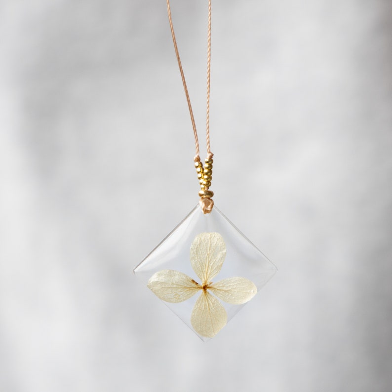 Flower jewelry Terrarium necklace Flower jewellery Flower charm necklace Pressed flower necklace White Hortensia Necklace