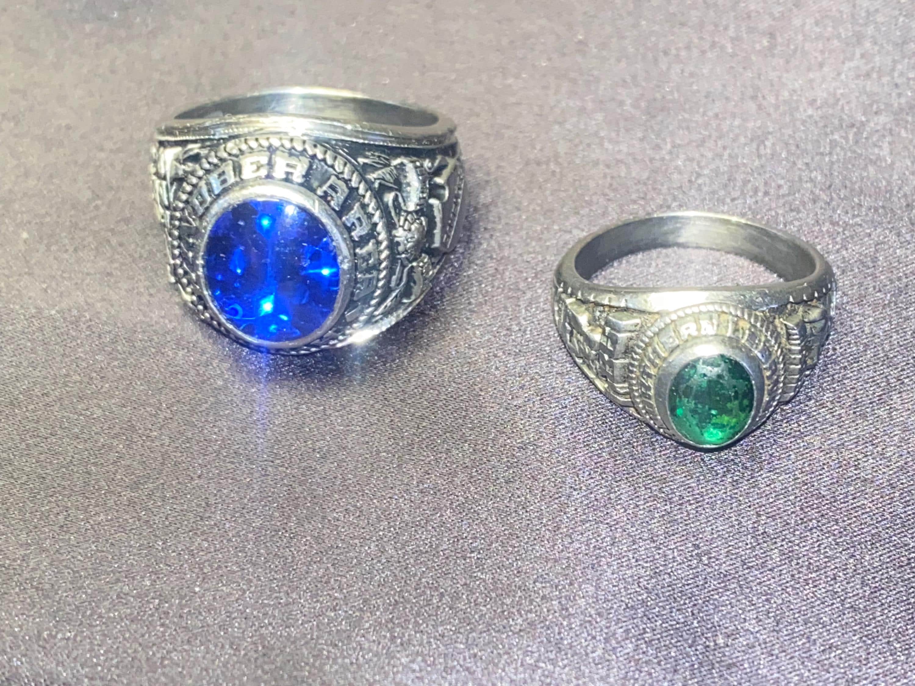 Riverdale Senior School Class Ring 1983 - メルカリ
