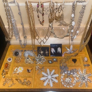 Large ALL SIGNED Vintage Sarah Coventry Jewelry Lot Rings, Necklaces, Brooches & More ~ Wearable 38 Items