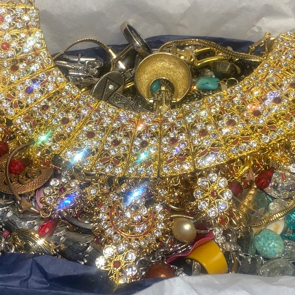 Large Lot of UNSORTED Broken Junk REPURPOSE  Costume Rhinestone & More Jewelry #SCRAP13