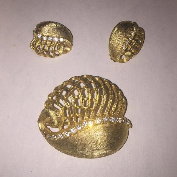 Vintage signed Ultra Demi Parure Clip Earring & Brooch Pin Rhinestone Jewelry Set