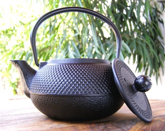 Cast Iron Teapot with stainless steel Strainer - 600 ml - black kettle tea pot with filter
