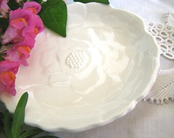 Dessert Porcelain Plate - 15.5 cm/5.9 inches - Embossed Flowers pattern