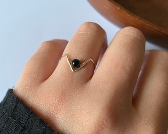Black Onyx Wishbone Ring, Adjustable Ring, Wire Rings, Gothic Emo Alt, Alternative Jewelry, Gemstone Rings, Stacking Rings, Black Crystal