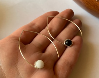 Ying Yang, Black Onyx, White Jade, Threader Earrings, Wire Jewelry, Mismatched Earrings, Gemstone Earrings, Minimalist, Odd Earrings, Boho