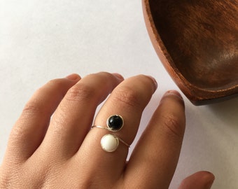 Ying Yang Wire Ring, Black Onyx, White Jade, Adjustable Ring, Wire Rings, Wire Wrapped, Wire Jewelry, Gemstone Rings, Stacking Rings