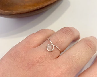 Rose Quartz, Circle Ring, Pink Gem, Adjustable Ring, Wire Rings, Wire Jewelry, Minimalist, Gemstone Rings, Stacking Rings, Wire Wrap, Love