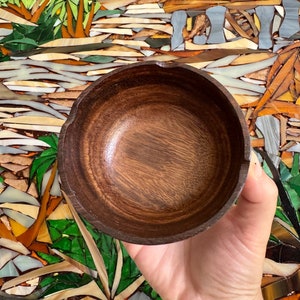 Artisan round Acacia wood bowl | Wavy round bowl | Wooden Trinket Bowl | Wood Bowl | Wooden Snack bowl | Kitchen Decor Gifts | Candle bowl