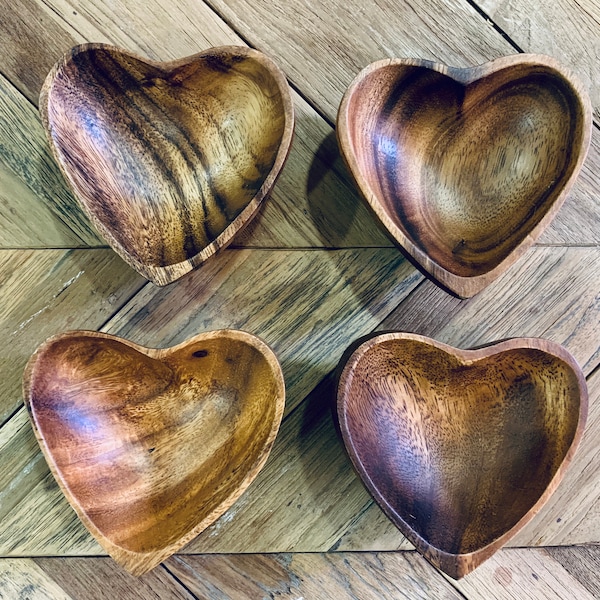 Ensemble de 4 bols en forme de cœur en bois d'acacia faits à la main | Ensemble de service en bois | Bols coeur en bois| Cadeaux de décoration de cuisine | Bol en bois | Cadeaux en bois