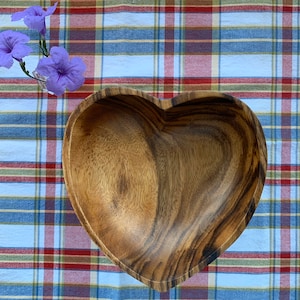 Artisan Heart Acacia Wood Bowl| Acacia Wood Bowl | Wooden Heart Bowl | Heart design | Handmade bowl | Salad Bowl | Pasta Bowl