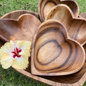 Acacia Wood Set of 7 | Heart design | Mother bowl with 4 servers and utensils | Handmade bowls | Salad Bowl | Pasta Bowl | Serving Bowl