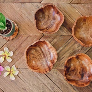Set of 4 Handmade Acacia wood flower shaped bowls |  Wooden Serving Set | Wooden curvy bowls |  Kitchen Decor Gifts | Wood bowl | Wood gifts