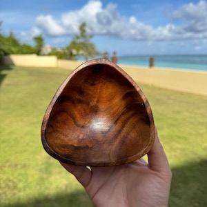 Acacia Wood triangle bowl | Bermuda Triangle shaped  bowl | Wooden bowl | Trinket bowl | Jewelry Dish | Healing bowls | Candle bowls