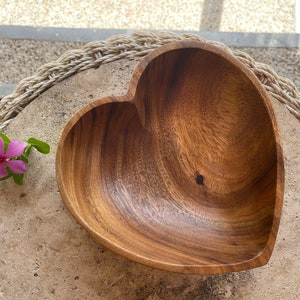 EXTRA LARGE Heart Acacia Wood Bowl| Acacia Bowl| Wooden Heart Bowl | Heart Dough Bowl | Handmade bowl | Salad Bowl | Pasta Bowl | Dough bowl