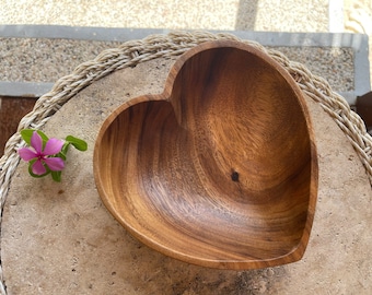 LARGE Heart Acacia Wood Bowl| Acacia Wood Bowl | Wooden Heart Bowl | Heart Dough Bowl | Handmade bowl | Salad Bowl | Pasta Bowl | Dough bowl