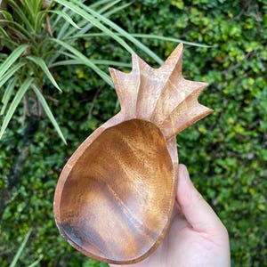 Pineapple shaped bowl | Wooden pineapple bowl |Pine bowl |  Luau bowl | Luau decor | Tropical decor |  Hawaiian decor | Gift | Gift Set
