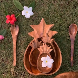 Acacia Wood Set of 7 | Pine design | Mother bowl with 4 servers and utensils | Handmade bowls | Salad Bowl | Pasta Bowl | Serving Bowls
