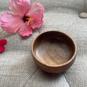 Miniaturowa drewniana miseczka | Miniaturowa okrągła miseczka z drewna akacjowego | Miseczka na podgrzewacze | Miseczki na świece | Prezenty kuchenne | Miseczka dekoracyjna | Miseczka na sos | Prezenty | Miska