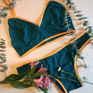 Sujetador de bambú verde azulado con ribete dorado y braguita a juego / Algodón orgánico / Traje de baño / braguita ecológica / Anillos y deslizadores de oro rosa / Ropa interior ecológica