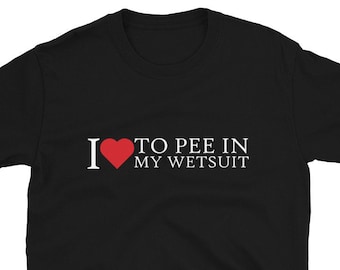 Camiseta de regalo de buceo con "Me encanta hacer pis en mi traje de neopreno" para hombre y mujer. Camiseta de buceo. Camiseta para amantes del océano y el buceo en apnea.