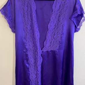 Vintage Vanity Fair Robe Lace Short Length Open Front Purple Belt Size Medium Slinky