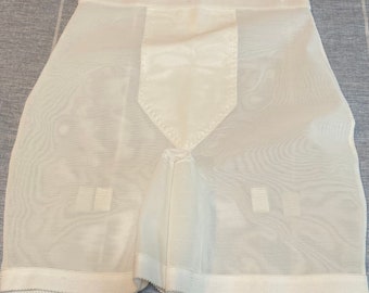 Vintage New TRIMLINE  Girdle Garter Clips White 30” stretch Waist USA Shorts white