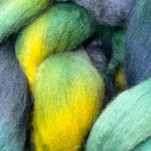 Hand dyed roving, spinning fibre