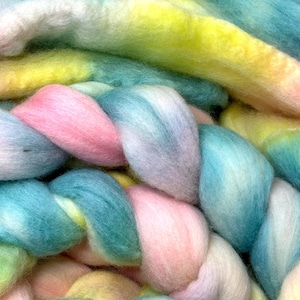 Hand dyed roving, spinning fibre, pastel roving