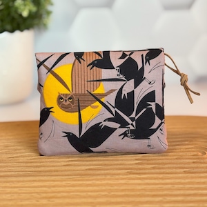 Cartera pequeña para mujer / Búho, pájaros negros / Vida silvestre moderna de mediados de siglo