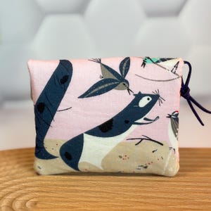 Cartera pequeña para mujer / Ardilla y pájaros / Fauna moderna de mediados de siglo
