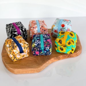 Flower Floral / Airpod Earbud Protective Custom Case / Cord Organizer