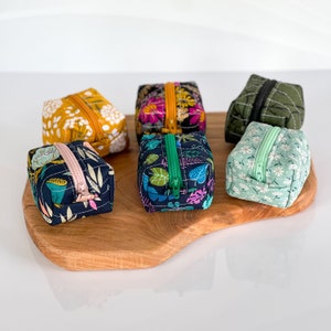 Floral Flowers / Airpod Earbud Protective Custom Case / Cord Organizer
