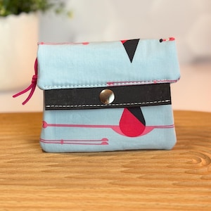 Cartera pequeña para mujer / Pájaros flamencos rosados / Vida silvestre moderna de mediados de siglo