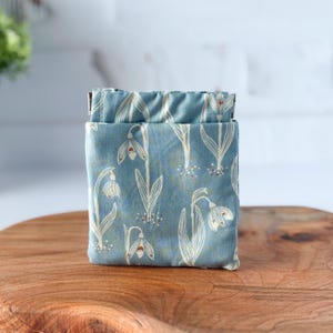 Small Squeeze Flex Frame / Pinch Pouch / Zipperless Pouch / Blue Floral