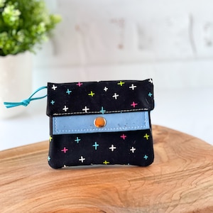Cartera pequeña para mujer / Negra y arcoíris