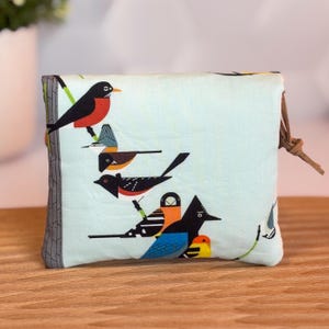 Cartera pequeña para mujer / Pájaro rojo y azul / Fauna moderna de mediados de siglo